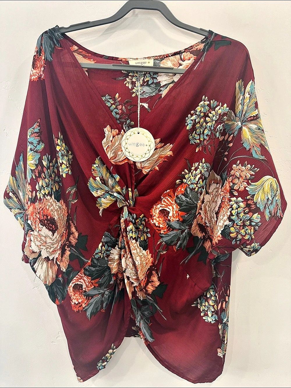 Umgee Floral Blouse in Red & Multicolor XL NWT
Pit to pit: 29
Dolman sleeve